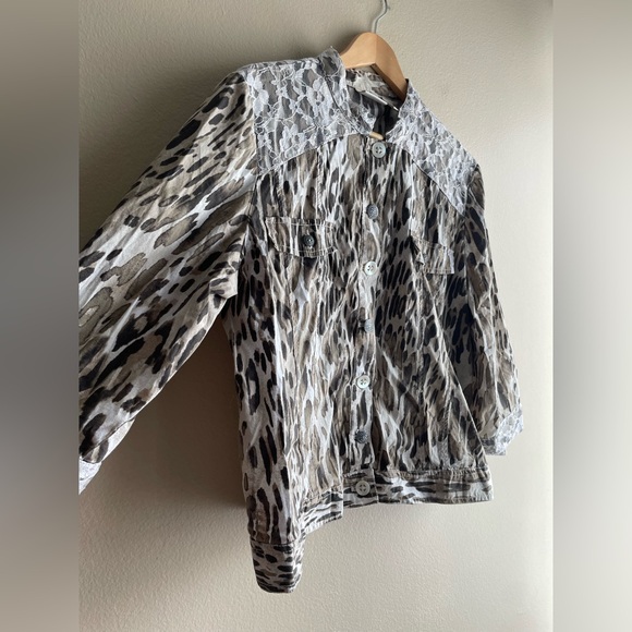 Chicos Women Button Up Shirt Size 3 - Picture 4 of 11